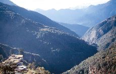 1132_bhutan_1994_dzong in tongsa.jpg